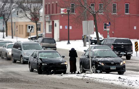 Twin Cities Snow Delivers Slippery Commute 305 Crashes Minnesota