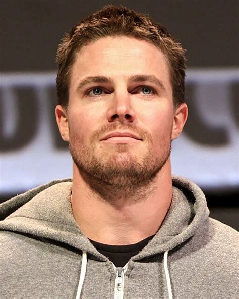 Is Stephen Amell Gay Find Out The Arrow Star’s Sexuality