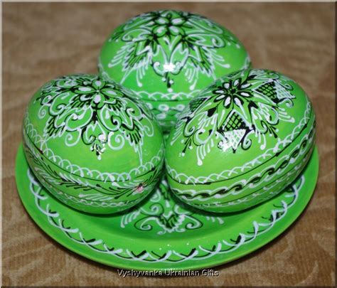 3 Wooden Ukrainian Hand Painted Green Eggs On Plate Wp1602 795