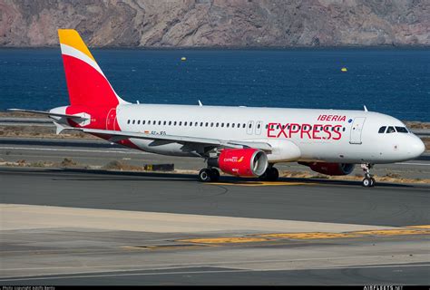 Iberia Express Airbus A320 EC-JFG (fhoto 6481) | Airfleets aviación