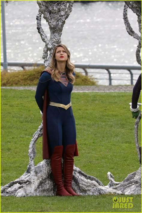 Melissa Benoists Supergirl Looks Like Shes In Trouble In New Set