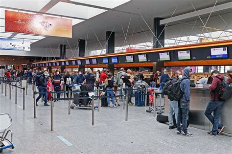 Flughafen Zürich Flughafen Schreibt 2021 Erneut Rote Zahlen Zürcher