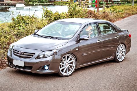 Corolla SEG 2009 com aro 20 e rebaixado – Cesinha - AutoCustom