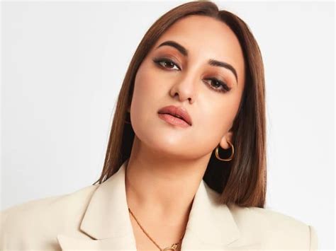 Actress Sonakshi Sinha Get Relief From Allahabad High Court On Non Bailable Warrant In Moradabad