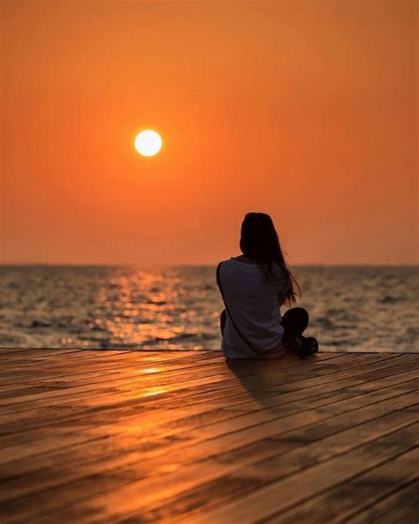 Pin By Svetlana On Всякие разности Alone Girl Images Alone Picture Sunset Pictures