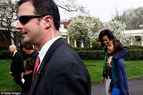 Michelle Obama Reveals That Secret Service Taught Daughter Malia How To Drive Daily Mail Online