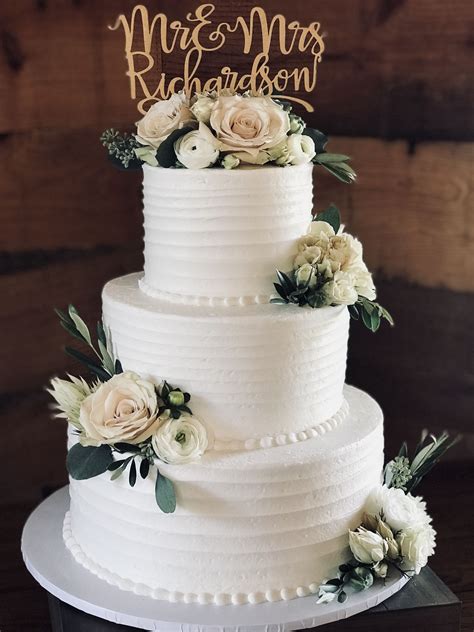 33 Dreamy Rustic Wedding Cake Ideas Everyone Loves | WeddingInclude