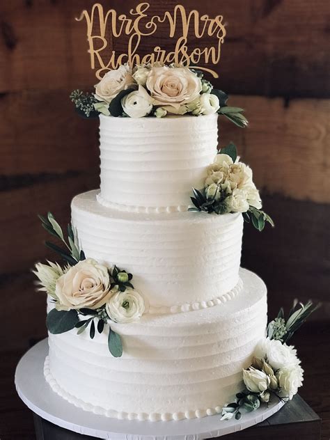 Rustic Wedding Cake Sharonhutkocakes Romantic Wedding Cake Floral