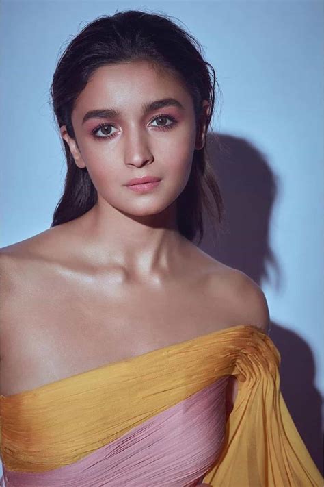 Times When Alia Bhatt Stuns In Off Shoulder Dress