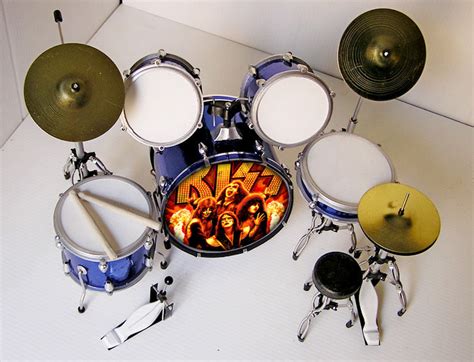 Mini Bateria Miniatura Replica Del Grupo Rock U2 11 Camisetas2010