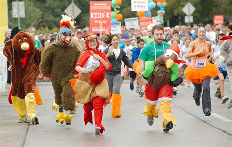 turkey trot draws thousands for austin thanksgiving tradition tribeza