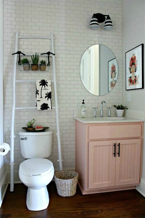 Greenery makes even the smallest space feel fresher and lighter. 11 Easy Ways To Make Your Rental Bathroom Look Stylish ...