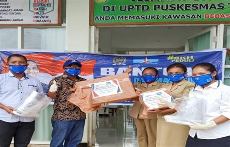 Petugas Medis Di Mabar Dapat Bantuan Apd Dan Masker Dari Benny K Harman