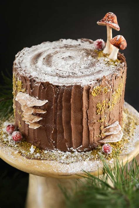 Decorating your christmas fruitcake or sponge? 15 Impressive Cake Designs That Look Like Wood