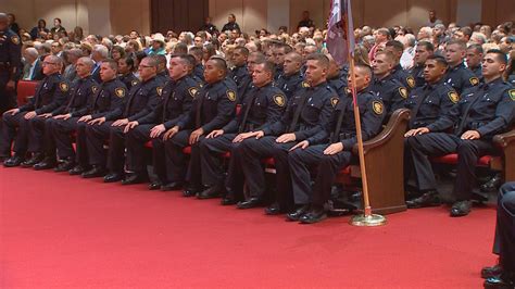 Day After Tragedy Fort Worth Pd Recruits Take Their Oath