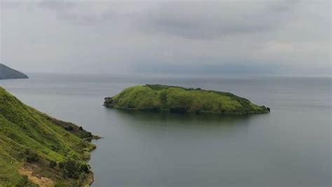 Pulau Tulas Padang Rumput Ala Selandia Baru Di Danau Toba · Ninnaid