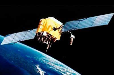 Primer satélite de Ecuador choca al entrar en órbita y no logran que ...