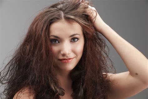 Fashion And Style What Causes Hair To Frizz