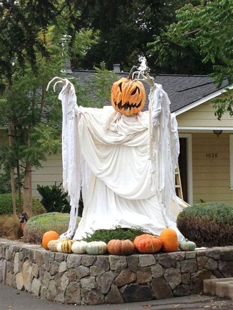 45 Gorgeous Outdoor Halloween Design That Easy To Do Yourself 47
