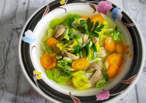 Giling bumbu yang dihaluskan sampai halus. Panduan memasak Sup Sawi Putih Wortel Bakso - Foody Bloggers