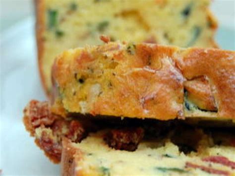 Cake aux courgettes tomates séchées basilic mozzarella