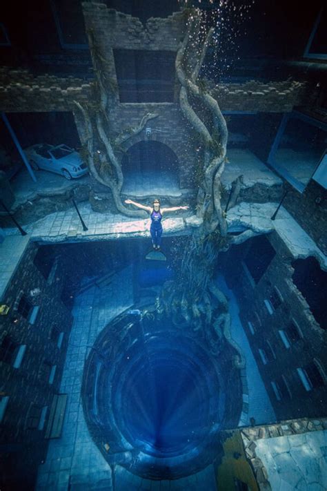 Dubai Opens Worlds Deepest Swimming Pool Do You Have The Heart To Dive In It