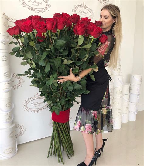 Luxury Tall Roses Le Bouquet Fleurs