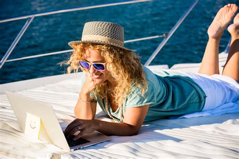 Tips And Facts To Become A Digital Marketing Nomad
