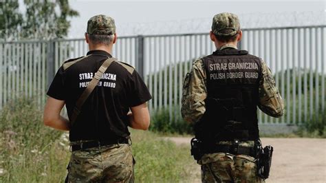 Ukraine War Poland Strengthens Belarus Border Over Wagner Fears Bbc News