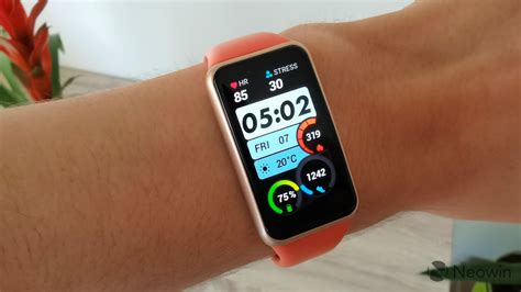Huawei Band 6 Review A Stylish Fitness Band With A Big Display Neowin