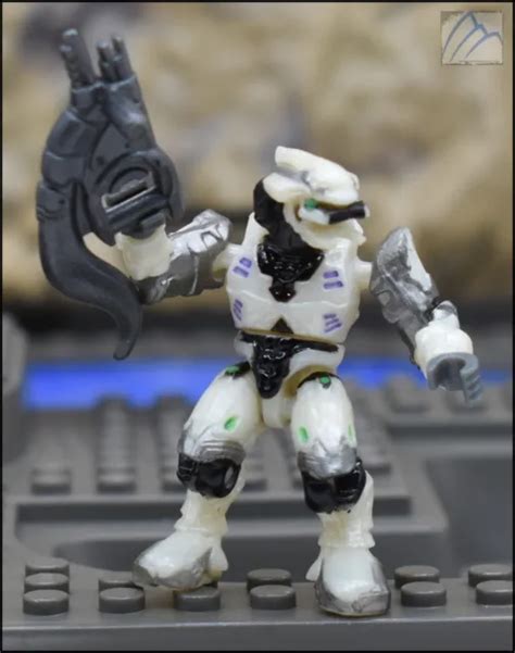 Halo Mega Bloks White Combat Elite Ultra Mini Figure Covenant Wraith