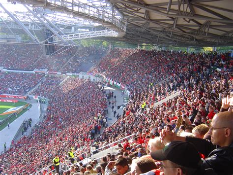 Hannover 96 ist neuer tabellenführer der zweiten liga. AWD-Arena