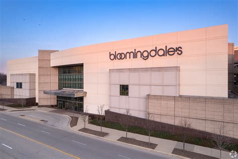 Bloomingdales To Close Huge Store Near Chicago Open Small Format