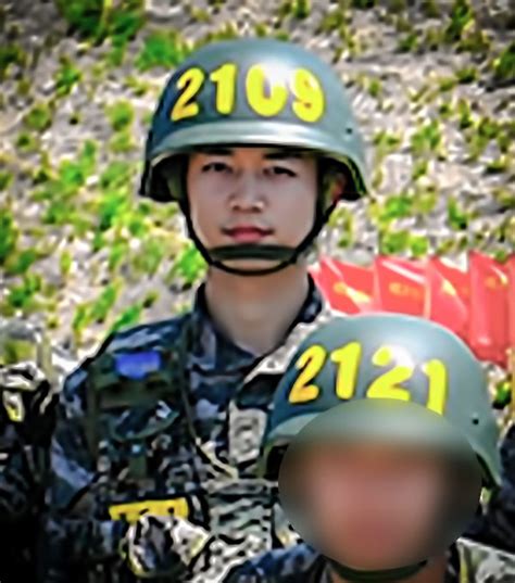 Sbs Star More Photos Of Shinee Minho At The Marine Corps Get Unveiled