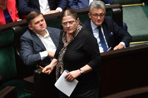Elżbieta pawłowicz nawet organizowała zbiórkę pieniędzy dla mateusza kijowskiego. Krystyna Pawłowicz składa wniosek do Komisji Etyki Poselskiej. Chodzi o Wojciecha Kałużę - WP ...
