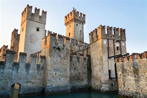 Premium Photo The Scaliger Castle In Sirmione Italy During Sunset