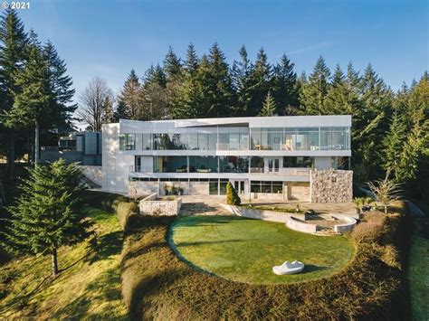 Live Like Simone Biles in These Gold-Medal Worthy Homes! | House styles