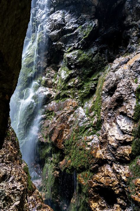 Vor mehr als 3000 jahren durch einen bergsturz entstanden, bietet der zu grainau gehörende bergsee eine vielzahl an sportlichen aktivitäten und ausflugsmöglichkeiten. Kurztrip Garmisch - Wanderung zur Höllentalklamm