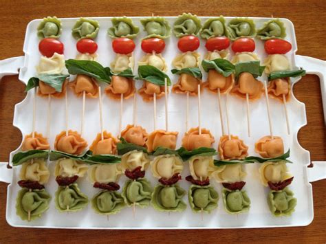If you're hosting a christmas bash, an ugly sweater party or a potluck. Tortellini Skewers and DIY Mugs | Candy and her Cupcakes