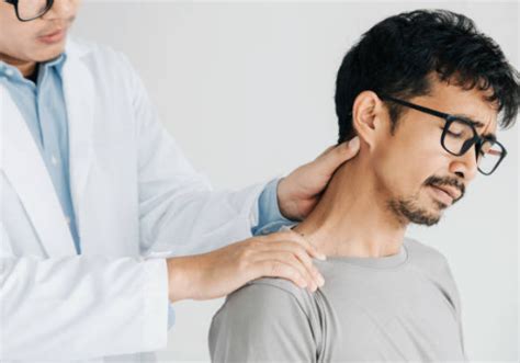 What Is Wry Neck Symptoms And Treatment That You Need To Be Aware