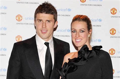 Roy keane's wife is theresa doyle. Michael Carrick's missus Lisa curses out Roy Keane over ...