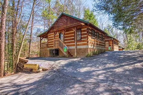 4 Reasons 5 Bedroom Gatlinburg Cabins Are Perfect For A Group Vacation