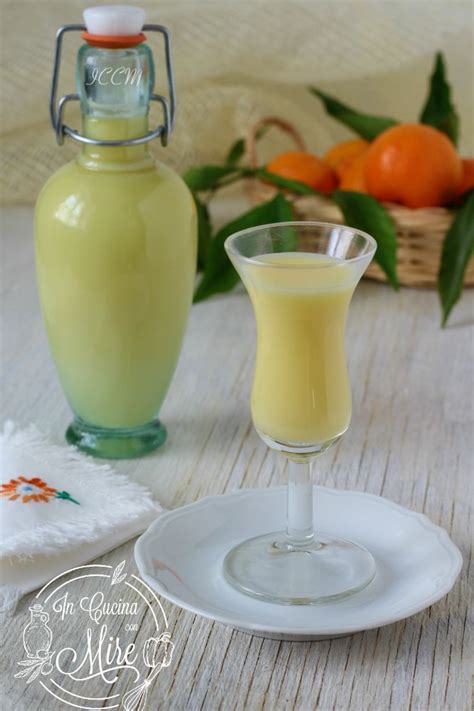 La crema di liquore al mandarino è un prodotto artigianale senza coloranti, conservanti ed aromi artificiali.semplice ed essenziale, viene prodotto con manda. Crema al mandarino - Liquore fatto in casa - ingredienti e ...