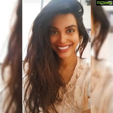 Actress Natasha Suri Instagram Photos And Posts December 2021 Gethu Cinema
