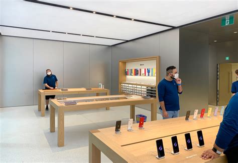 Photos Apple Sydney Reopens With New Design Telecoms News