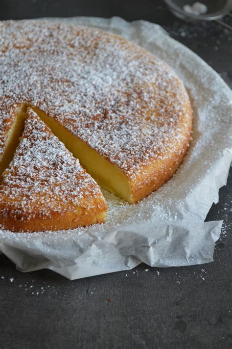 Fruchtig, frisch und herrlich cremig. Schneller Milchmädchen-Kuchen - The Recipe Suitcase