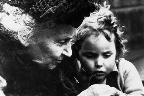 María Montessori La Mujer Genio Que Revolucionó La Educación Del Niño Woman Essentia