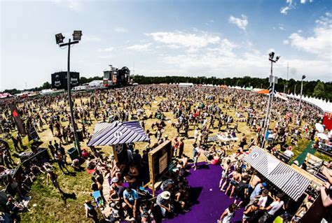 Maandag 9 juni 2014 brak er rond 20.00 uur een hevig noodweer los boven pinkpop in landgraaf. Pinkpop : liverecensie op KindaMuzik