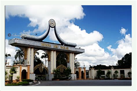 It was built by sultan abu bakar, the father of modern in 1866 and overlooks the straits of johor. Istana Abu Bakar | Flickr - Photo Sharing!