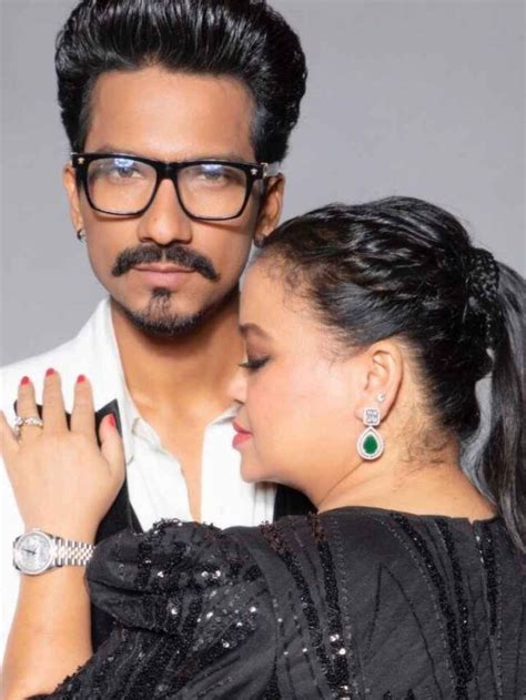 Bharti Singh And Harsh Limbachiyaas Perfect Couple Pose Rojgar Gyaan